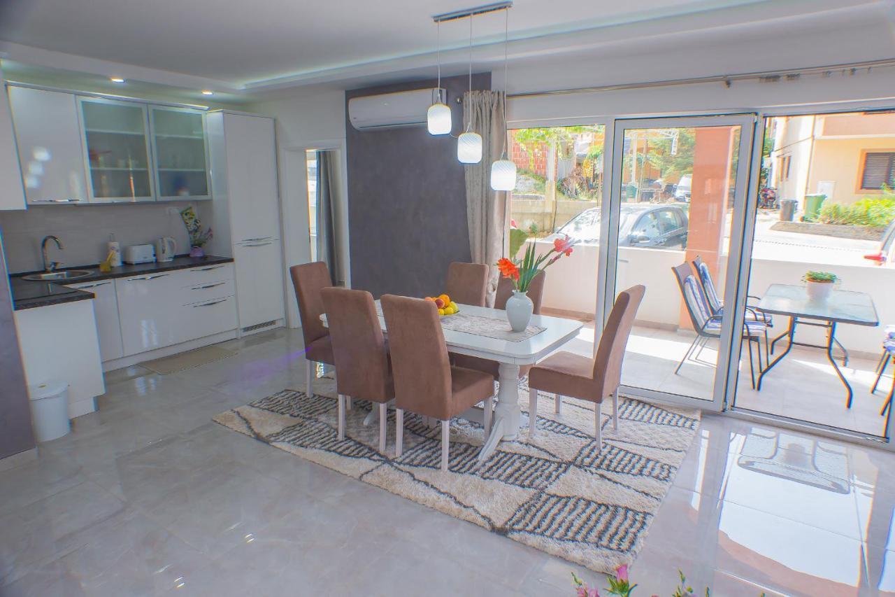 Apartments Kovac Tivat Exterior foto