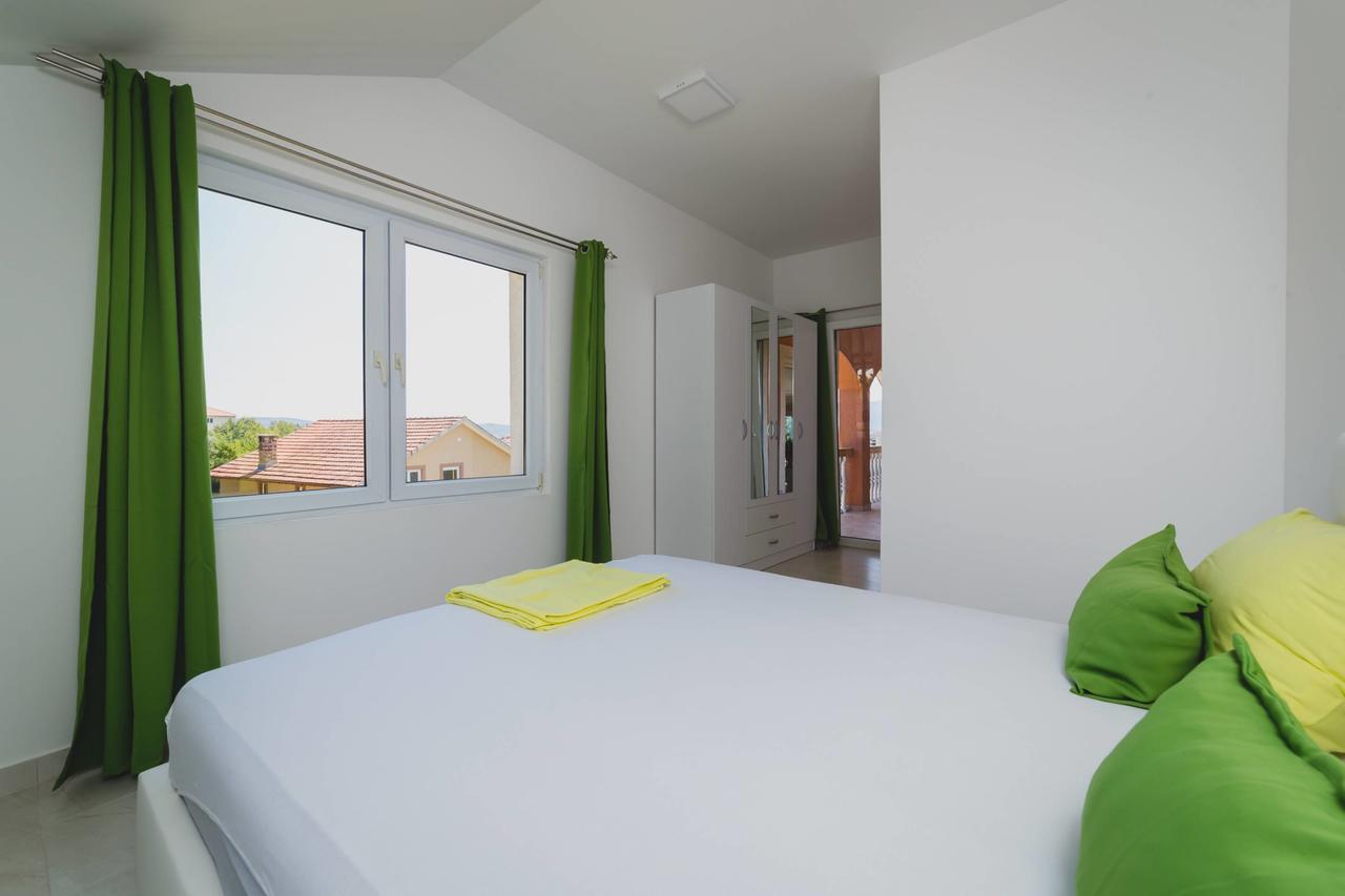 Apartments Kovac Tivat Exterior foto